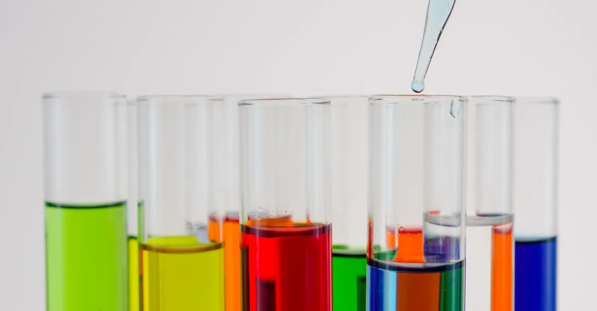 formation sur les risques chimiques : apprenez à identifier, évaluer et gérer les dangers liés aux substances chimiques pour assurer la sécurité en milieu professionnel.