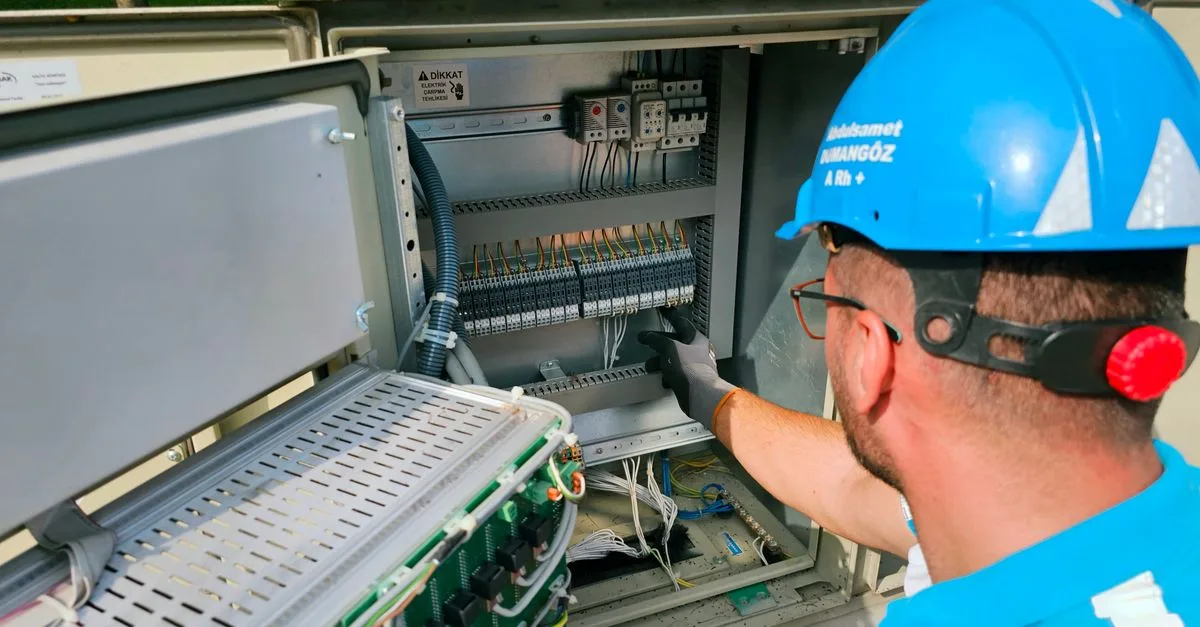 qualification électrique : assurez la conformité et la sécurité de vos installations électriques grâce à des tests rigoureux et des procédures certifiées.