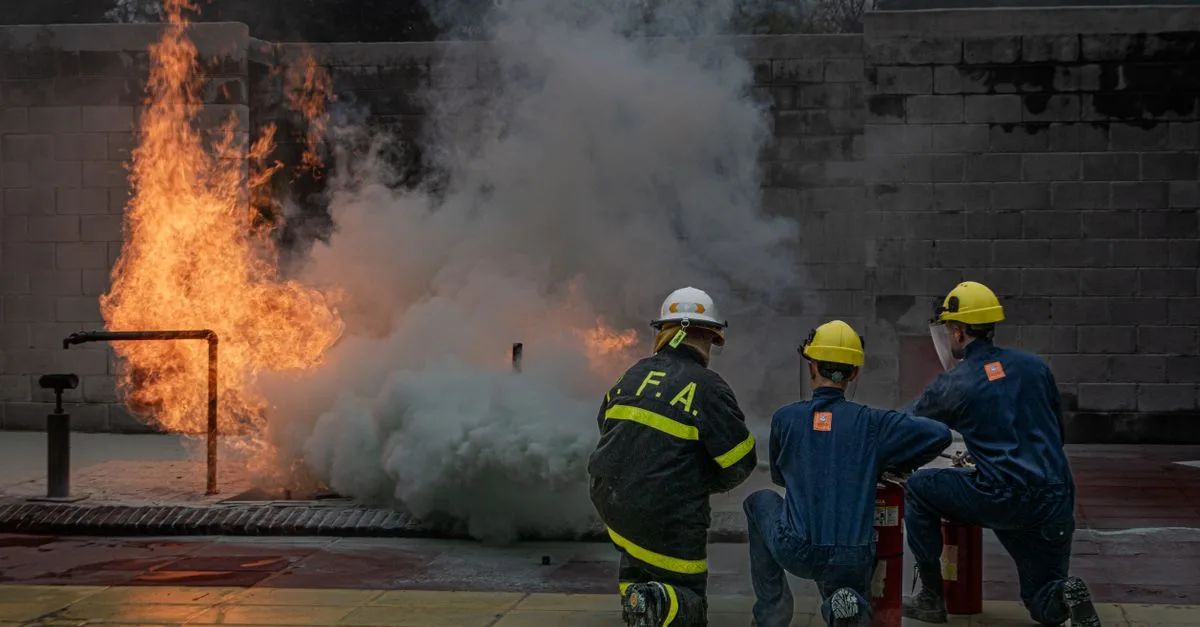 formation en sécurité incendie : apprenez les gestes essentiels pour prévenir et réagir efficacement en cas d'incendie.