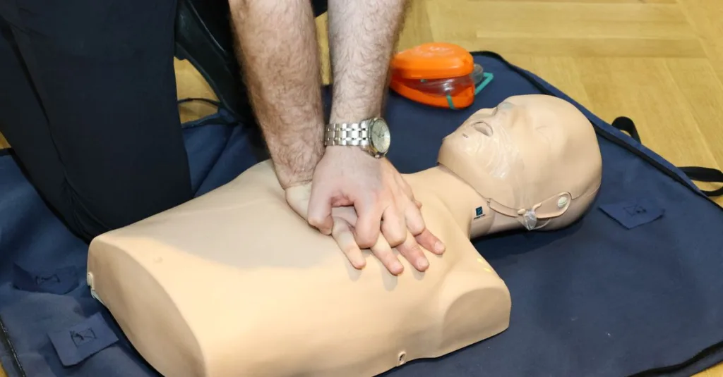 formation aux premiers secours : apprenez les gestes qui sauvent pour intervenir efficacement en cas d'urgence.
