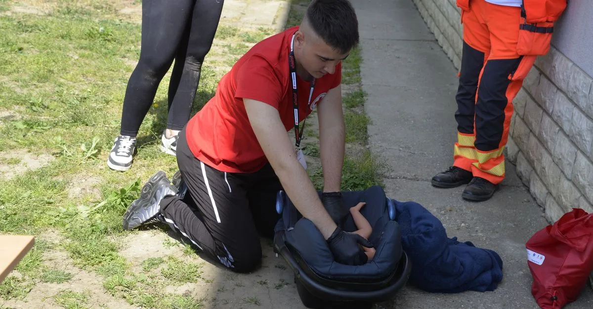 formation de premiers secours : apprenez les gestes qui sauvent pour intervenir efficacement en cas d'urgence.