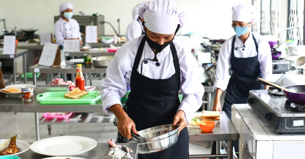 formation en hygiène alimentaire : apprenez les bonnes pratiques pour garantir la sécurité et la qualité des aliments dans votre établissement.