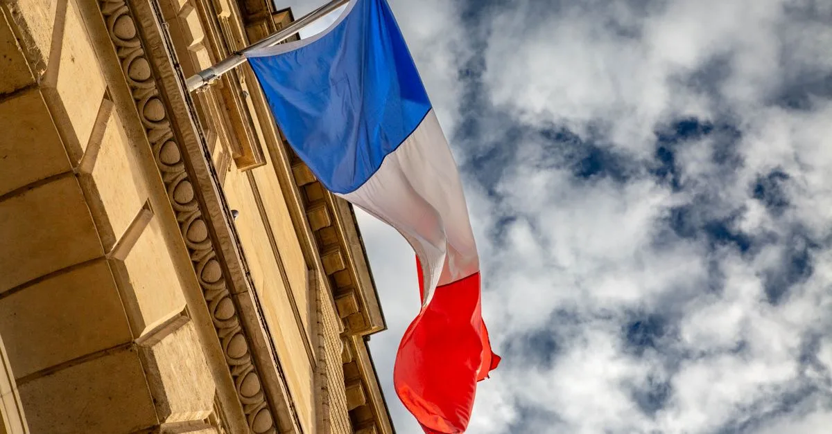 formation professionnelle obligatoire en france : découvrez les exigences légales, les domaines concernés et comment se conformer aux obligations de formation pour les salariés et employeurs.