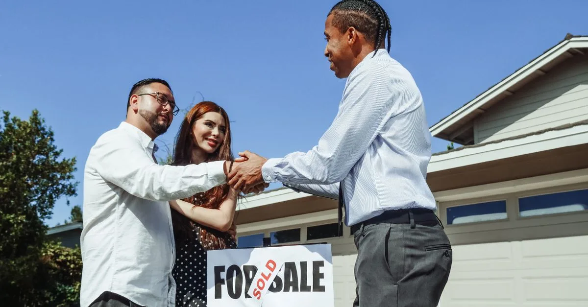 découvrez des stratégies efficaces pour attirer des acheteurs immobiliers et mettre votre bien en valeur sur un marché concurrentiel.