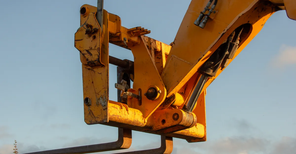 suivez une formation caces r485 catégorie 2 pour apprendre à conduire en sécurité un gerbeur à conducteur accompagnant et préparer votre certification.